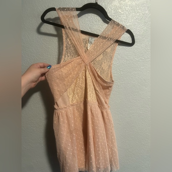 Free people lace tank top with open back - Picture 2 of 6